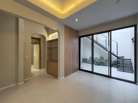 Casa de diseño con 2 dormitorios, quincho, solarium y pileta en zona río