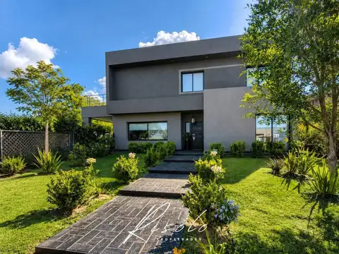 Casa 4 ambientes con 3 baños
