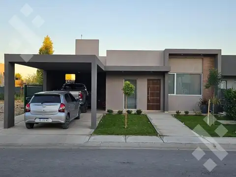 En Venta | Casa de 2 Dormitorios con Pileta | Finca Costa Serena | Plottier