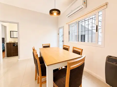 Casa 4 ambientes con 2 baños