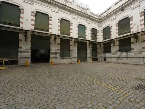 Oficina en Alquiler con 10 cocheras