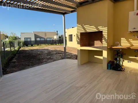 Casa 4 ambientes con 2 baños