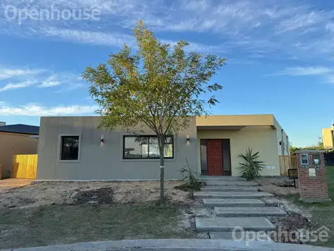 VENTA CASA MODERNA EN BARRIO SAN PABLO