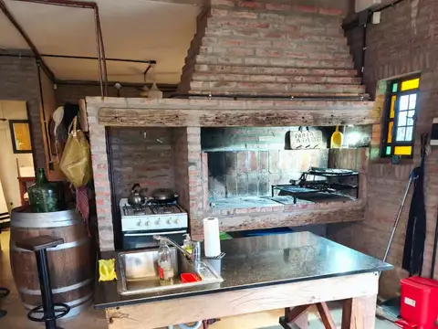 Casa en Alquiler con 2 cocheras