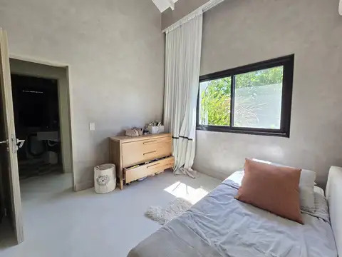 Casa 6 ambientes con 2 baños