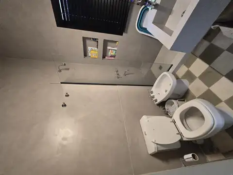 Casa en Alquiler Temporal con 3 cocheras
