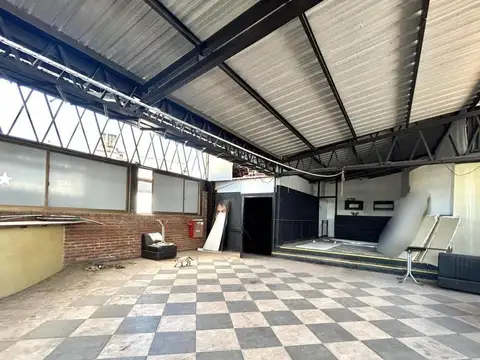 Local en Venta en Pompeya, USD 2.200.000