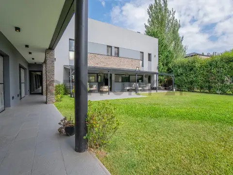 CASA  EN CLUB DE CAMPO LOS CEIBOS A LA VENTA
