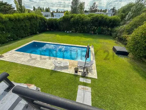 Casa en Venta con 2 cocheras