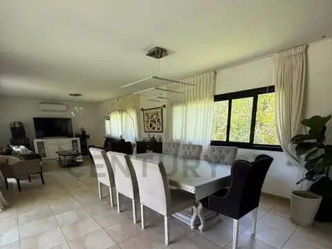 Casa en Venta con 4 cocheras