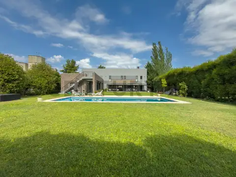 Casa en Venta en Los Ceibos, USD 590.000