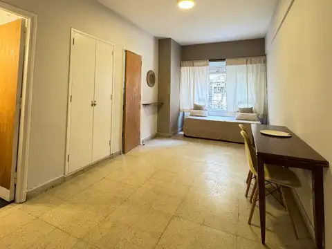 Hermoso monoambiente, al frente en zona ideal para vivir, o renta. AMOBLADO. Cercano a playas y Guemes