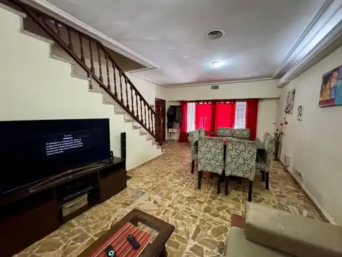 Casa en Venta con 2 cocheras