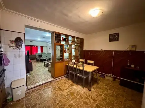 VTA CASA 4 AMB / COCHERA / PATIO / BUENA UBICACION
