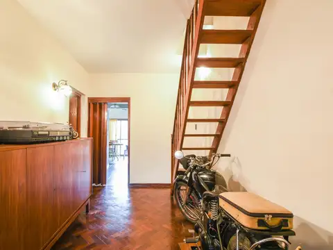 Casa 6 ambientes con 2 baños