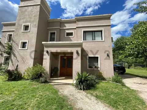 Casa 5 ambientes con 3 baños