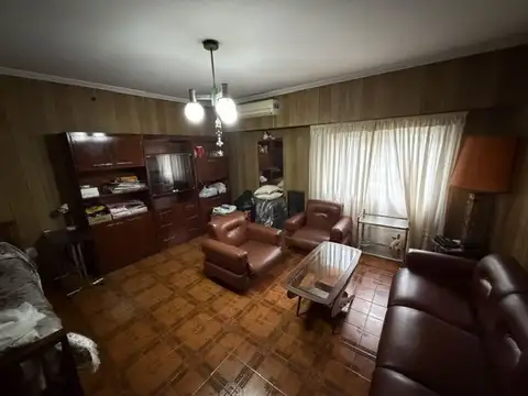 Casa 6 ambientes con 2 baños