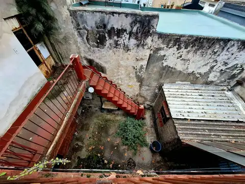 Casa de 4 amb. c/patio y terraza en Parque Chacabuco