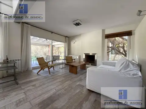 Casa 6 ambientes con 5 baños