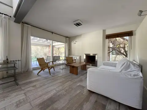 Casa 6 ambientes con 5 baños
