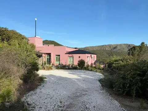 Casa de Lujo Recién Construida en B La Loma, La Cumbre  Vistas Insuperables al las Sierras