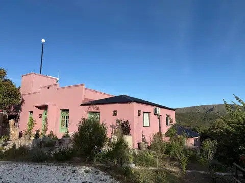 Casa de Lujo Recién Construida en B La Loma, La Cumbre  Vistas Insuperables al las Sierras