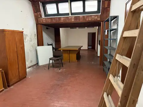 Oficina 10 ambientes con 1 baño