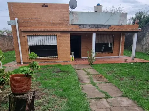 Casa en venta c/ cochera en Los Polvorines