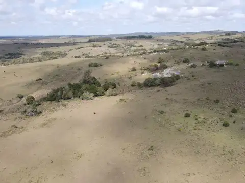 Campo de 52ha  con paisaje serrano en Garzon