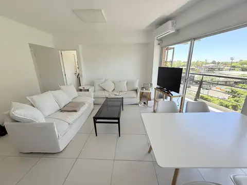 Avenida Comodoro Martín Rivadavia 1600