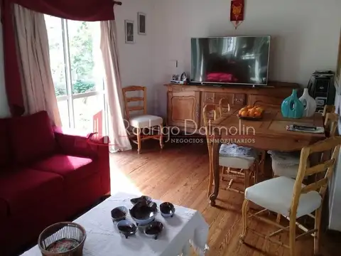 Casa 7 ambientes con 2 baños