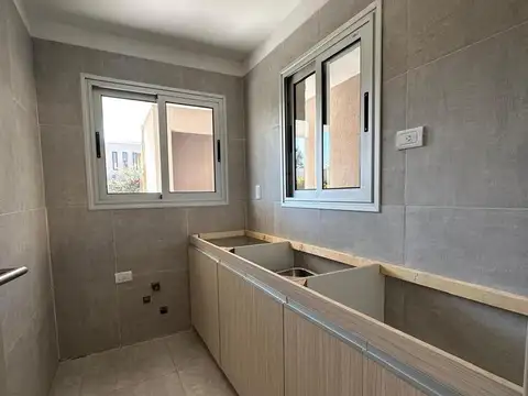 OPENHOUSE vende hermosa Casa ubicada en el Barrio Lar de Drummond,Luján de Cuyo.