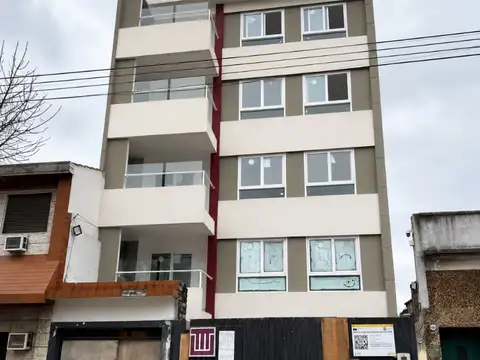 Monoambiente 3er piso c/patio y parrilla