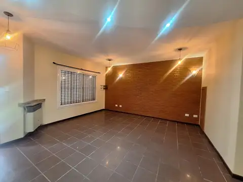 Depto Tipo Casa 4 ambientes con 2 baños