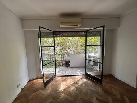 Palier privado-Sólido semipiso, balcón al frente- 2 dorm+ dep de serv.-Impecable