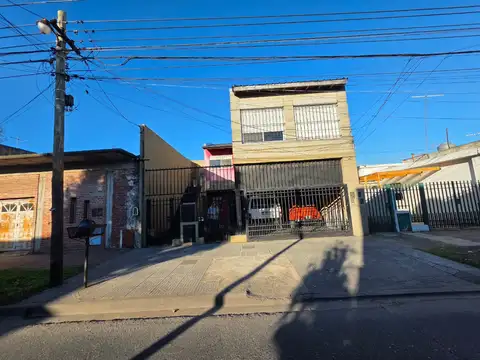 Caseros en Venta Amplio Departamento de 4 Ambientes Tipo Casa en Planta Alta F: 10566
