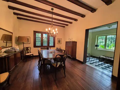 Casa en Venta con 3 cocheras