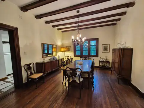 Casa 8 ambientes con 3 baños