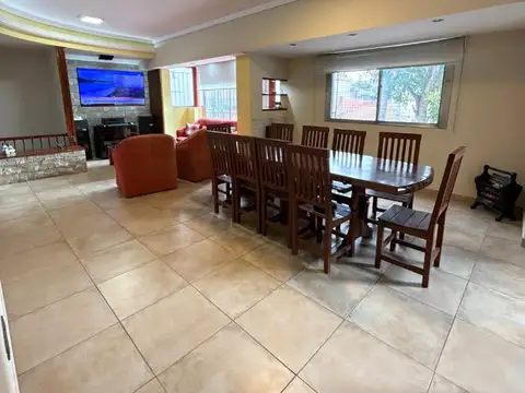 Ph 7 Ambientes con cochera y terraza en venta en Lanús