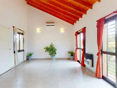 Casa en Venta con 2 cocheras