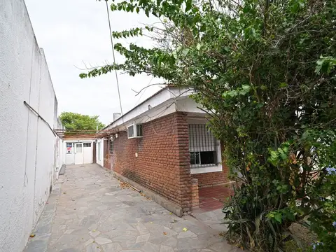 Casa 6 ambientes con 2 baños
