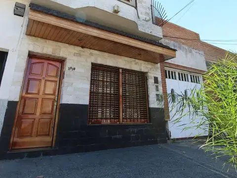 OPORTUNIDAD VENTA 6 AMBIENTES COCHERA ESCUCHA OFERTA