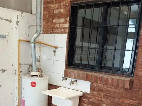 Casa 2 ambientes con 1 baño