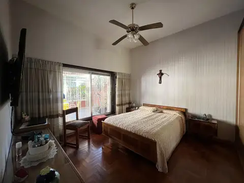 Casa Lote propio Posibilidad de Multifamiliar con fondo