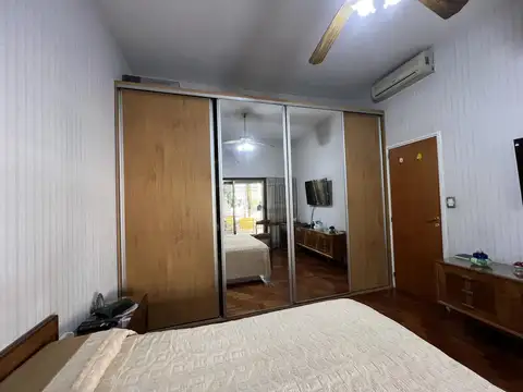 Casa Lote propio Posibilidad de Multifamiliar con fondo