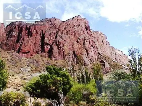 Excelente Estancia sobre dos Lagos en la cordillera de Santa Cruz