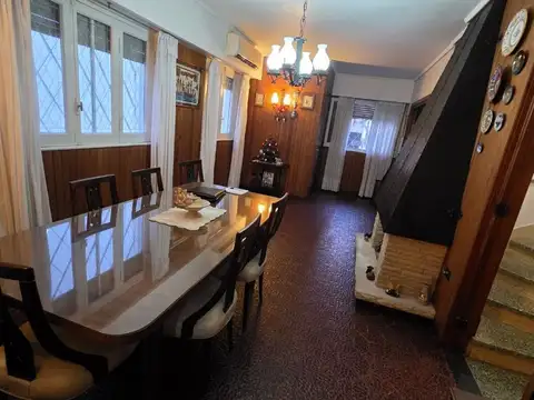 Casa 4 ambientes con 2 baños
