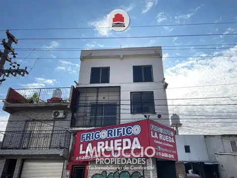 Departamentos con local en venta, Av. Constituyentes N°1525, Garín, Escobar. PERMUTA