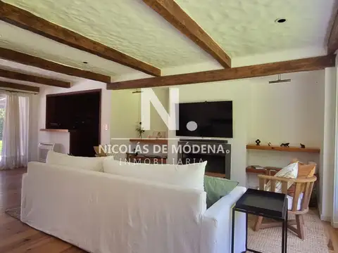 Alquila casa en Golf - Punta del Este de 5 dormitorios.