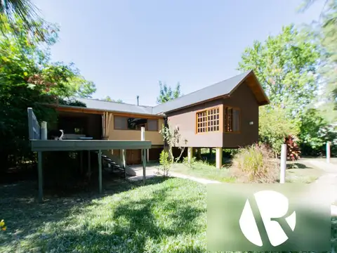 Casa 6 ambientes con 2 baños